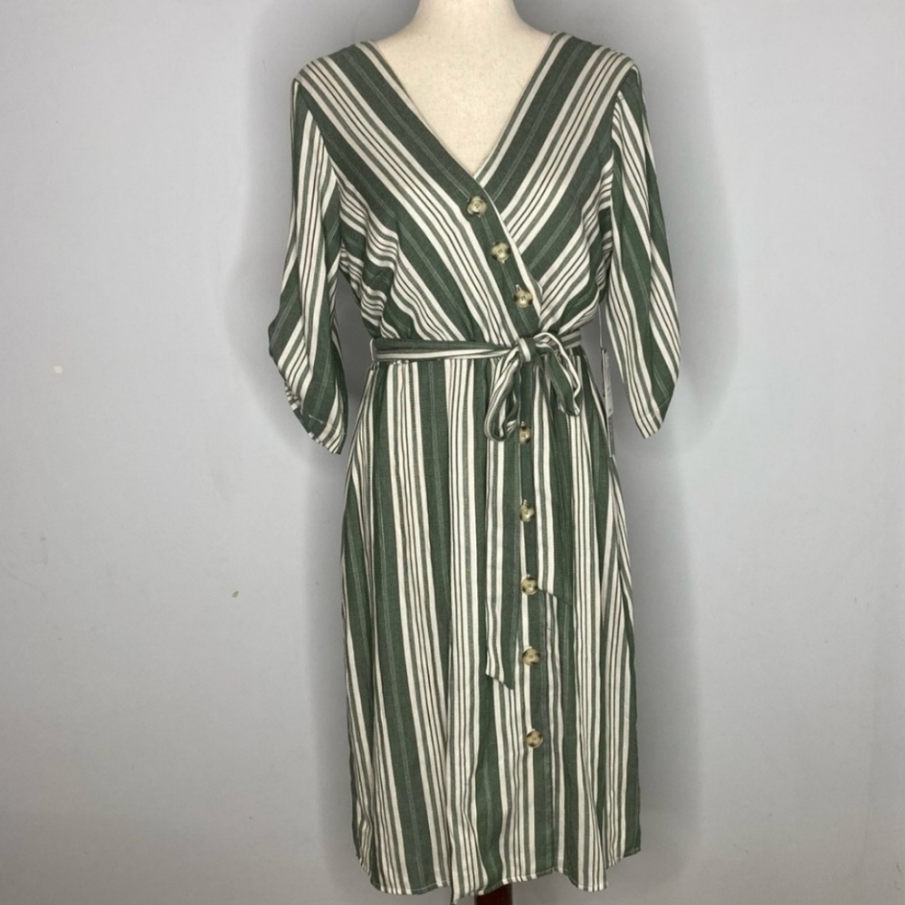 New NWT Luxology Faix Wrap Dress Med